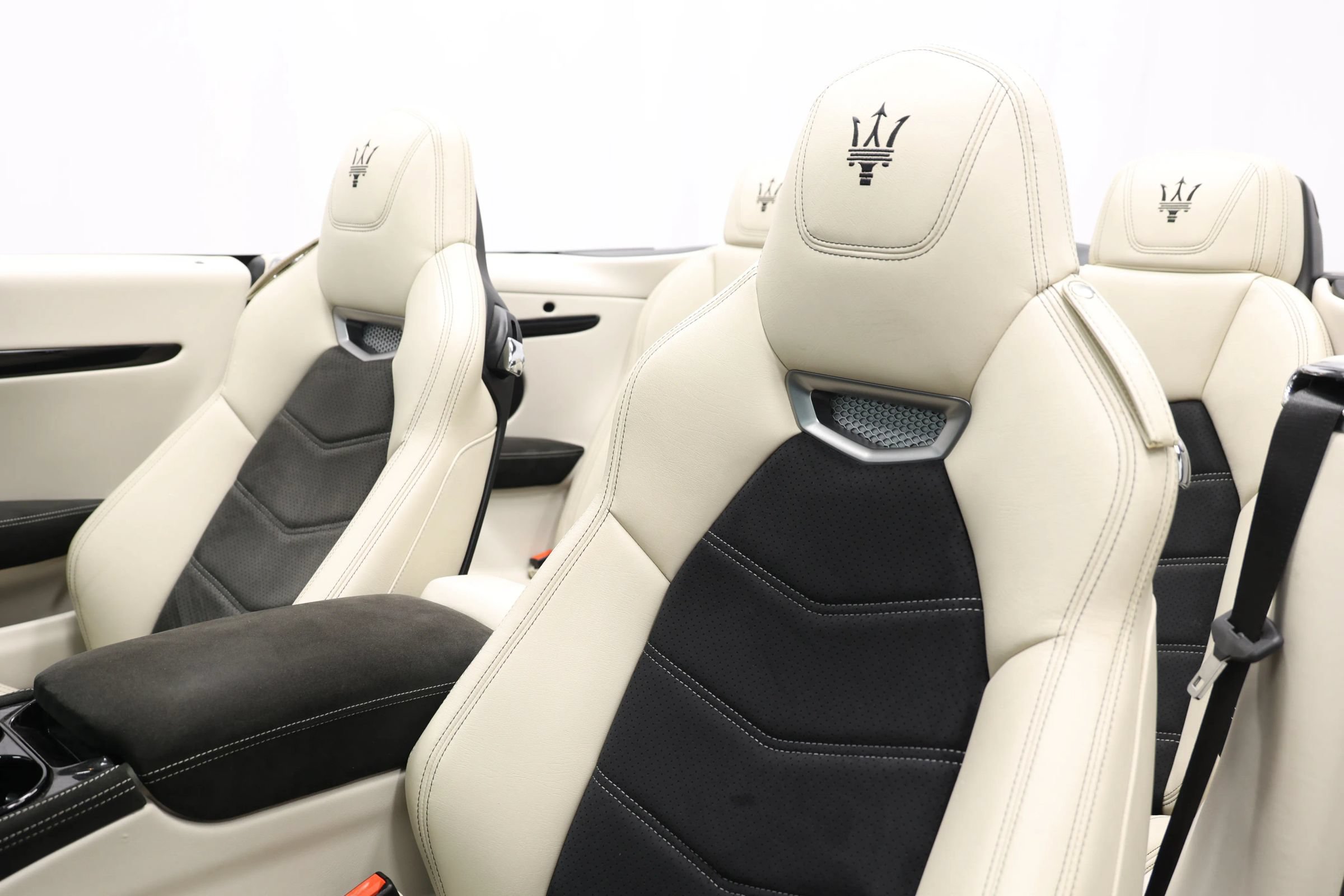 Used 2018 Maserati GranTurismo Sport RWD image 16