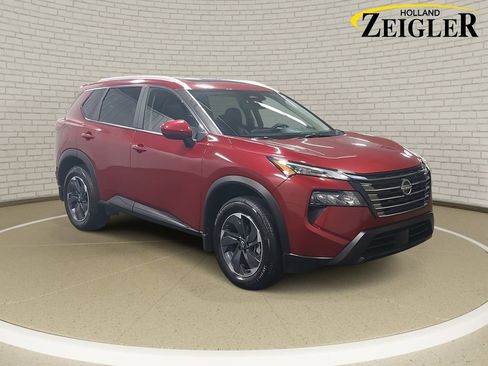 Certified 2025 Nissan Rogue SV w/ SV Premium Package image 3