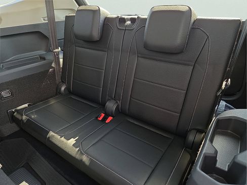 Used 2021 Volkswagen Tiguan SE w/ Panoramic Sunroof Package FWD image 10