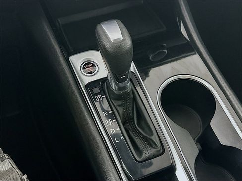 Used 2024 Nissan Altima 2.5 SV image 16