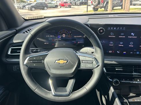 New 2026 Chevrolet Traverse LT w/ Sun and Wheel Package FWD image 18
