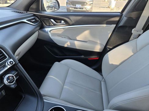 Used 2023 Genesis G70 2.0T image 15