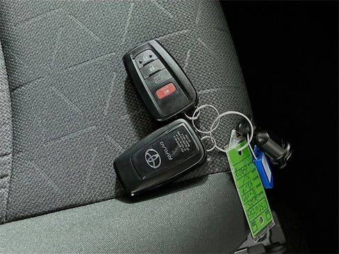 New 2025 Toyota RAV4 XLE image 33