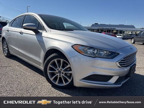 Used 2017 Ford Fusion SE w/ Fusion SE Technology Package image 1