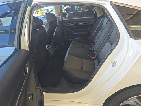 Used 2018 Honda Accord EX image 8