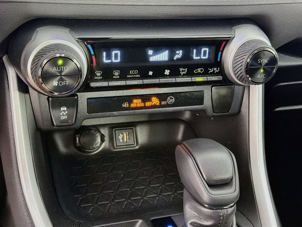 Used 2024 Toyota RAV4 LE AWD/4WD image 20
