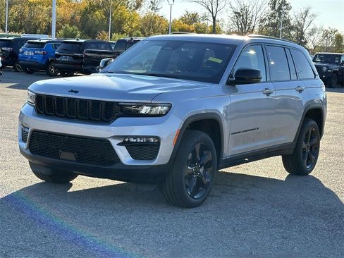 New 2025 Jeep Grand Cherokee Limited image 6