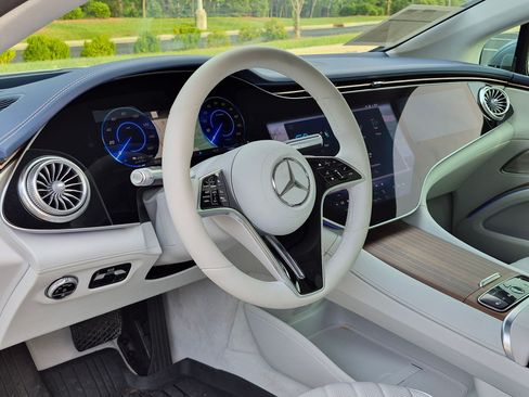 Used 2022 Mercedes-Benz EQS 580 4MATIC Sedan image 12