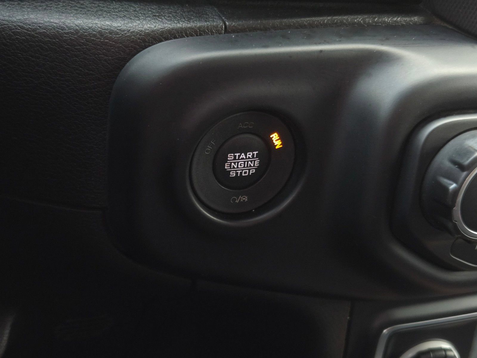 Used 2021 Jeep Wrangler Unlimited Sahara w/ Cold Weather Group AWD/4WD image 21