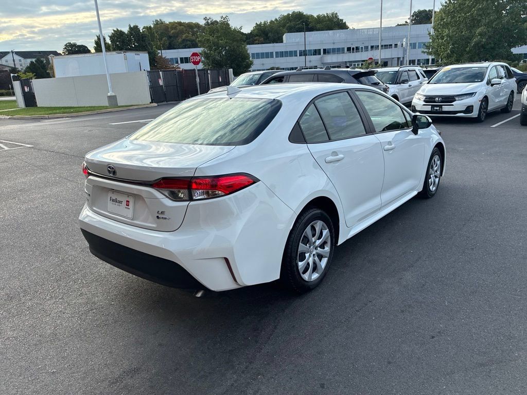 Used 2025 Toyota Corolla LE FWD image 9