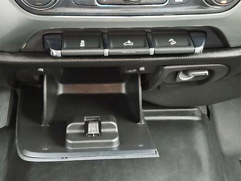 Certified 2018 Chevrolet Silverado 1500 LT w/ Texas Edition image 33