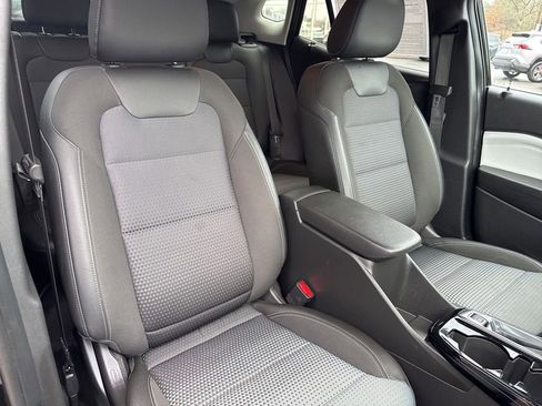 Used 2025 Chevrolet Trax LT image 24