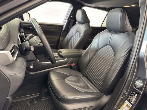 Used 2023 Toyota Highlander XSE AWD/4WD image 16