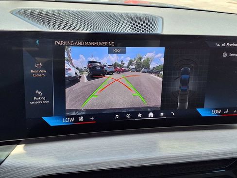 Used 2025 BMW 230i Coupe w/ Premium Package RWD image 21