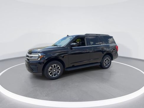 Used 2024 Ford Expedition XLT RWD image 4