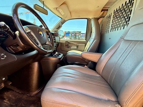 Used 2017 Chevrolet Express 2500 image 9