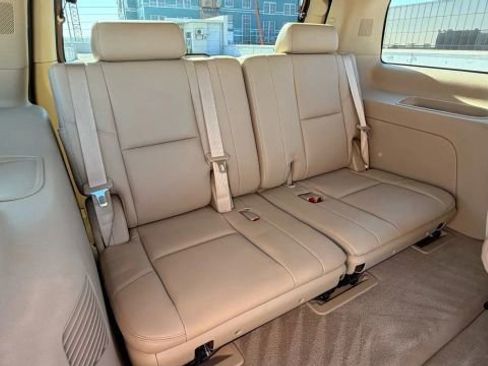 Used 2012 Cadillac Escalade Luxury image 24