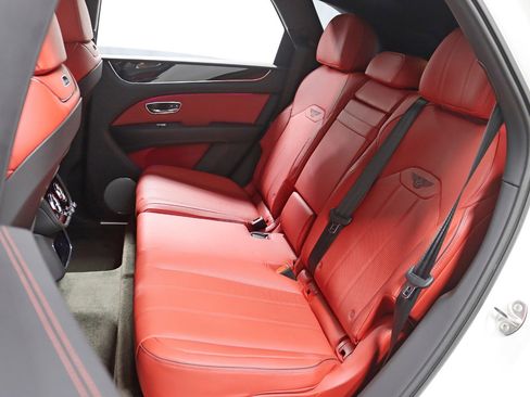 Used 2022 Bentley Bentayga image 36