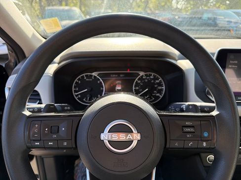 Used 2023 Nissan Rogue SV image 47