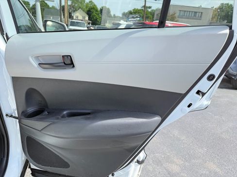 Used 2023 Toyota Corolla Cross LE w/ Moonroof Package AWD/4WD image 27