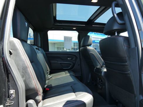 Used 2021 Nissan Titan PRO-4X w/ Pro-4x Convenience Package AWD/4WD image 16