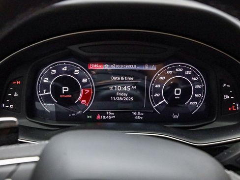 New 2025 Audi RS Q8 performance image 37