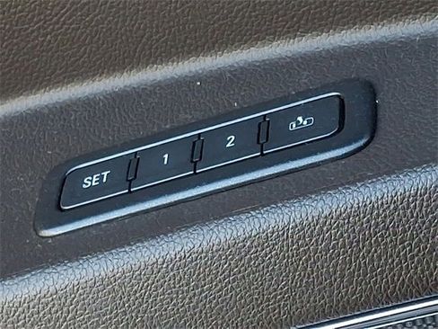 Used 2017 GMC Yukon Denali image 32