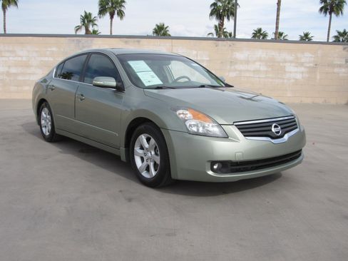 Used 2007 Nissan Altima 3.5 SL w/ Emergency Aid Pkg image 2