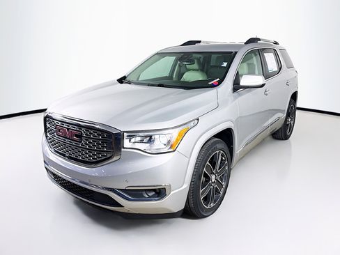 Used 2018 GMC Acadia Denali w/ Technology Package image 4