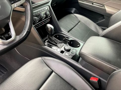 Used 2022 Volkswagen Atlas Cross Sport SEL R-Line w/ Cross Sport MDO Package AWD/4WD image 17