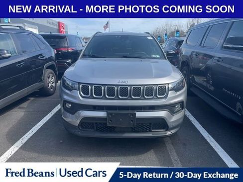 Used 2023 Jeep Compass Latitude image 2