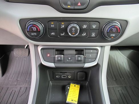 Used 2022 GMC Terrain SLT w/ Infotainment Package II FWD image 25