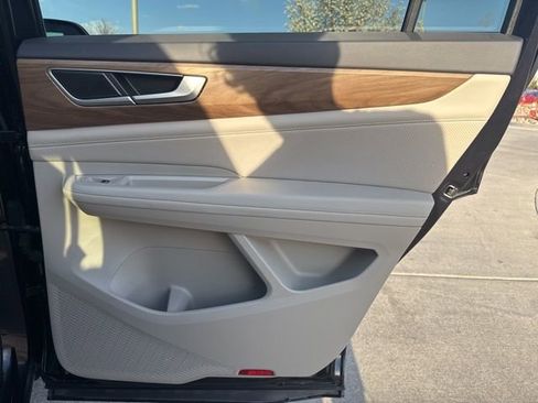 Used 2024 Volkswagen Atlas SE image 14