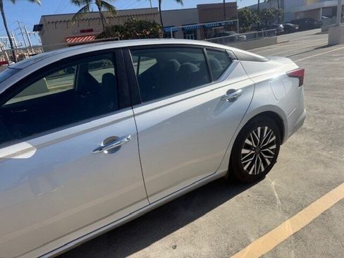 Used 2024 Nissan Altima 2.5 SV FWD image 9