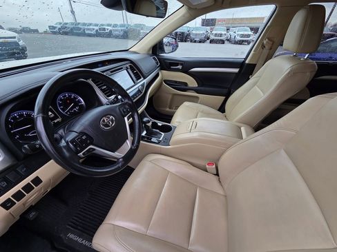 Used 2018 Toyota Highlander XLE image 10
