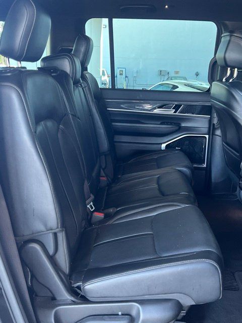 Used 2022 Jeep Wagoneer Series III w/ Premium Group I RWD image 19