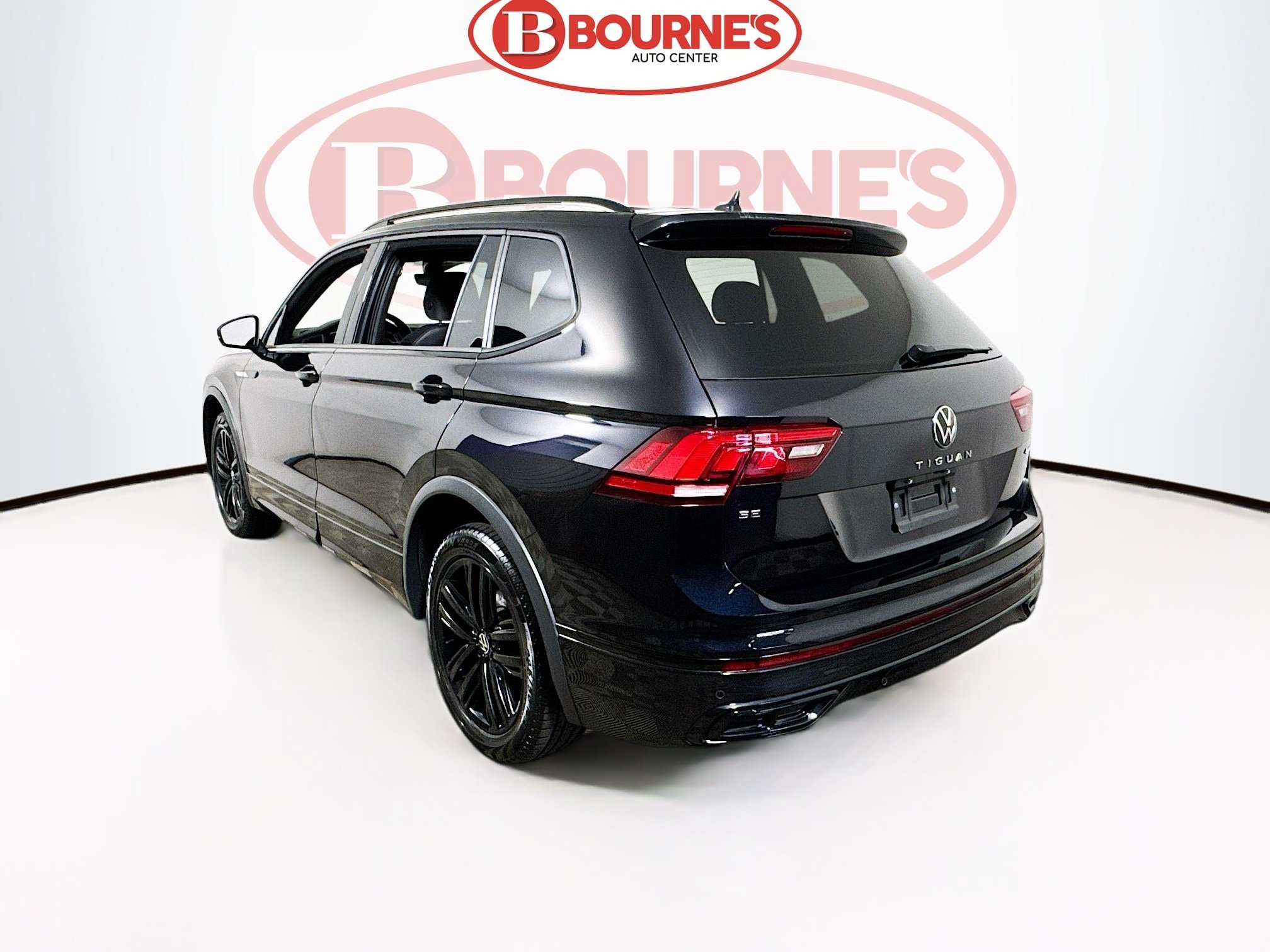 Used 2022 Volkswagen Tiguan SE R-Line AWD/4WD image 8