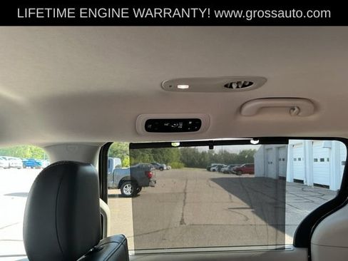 Used 2023 Chrysler Pacifica Touring-L FWD image 23