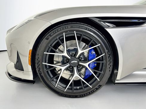 Used 2024 Aston Martin DB12 Coupe RWD image 9