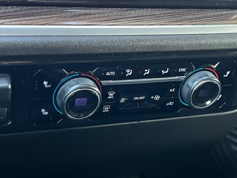 Used 2025 Chevrolet Silverado 1500 LT image 30