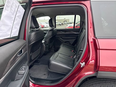 Used 2023 Jeep Grand Cherokee Limited image 15