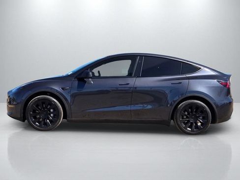 Used 2024 Tesla Model Y 2WD image 7