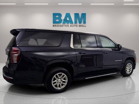 Used 2023 Chevrolet Suburban LT image 7