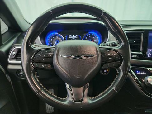 Used 2018 Chrysler Pacifica Touring Plus w/ S Appearance Package FWD image 12