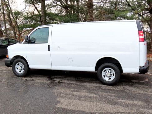 Used 2013 Chevrolet Express 2500 image 3