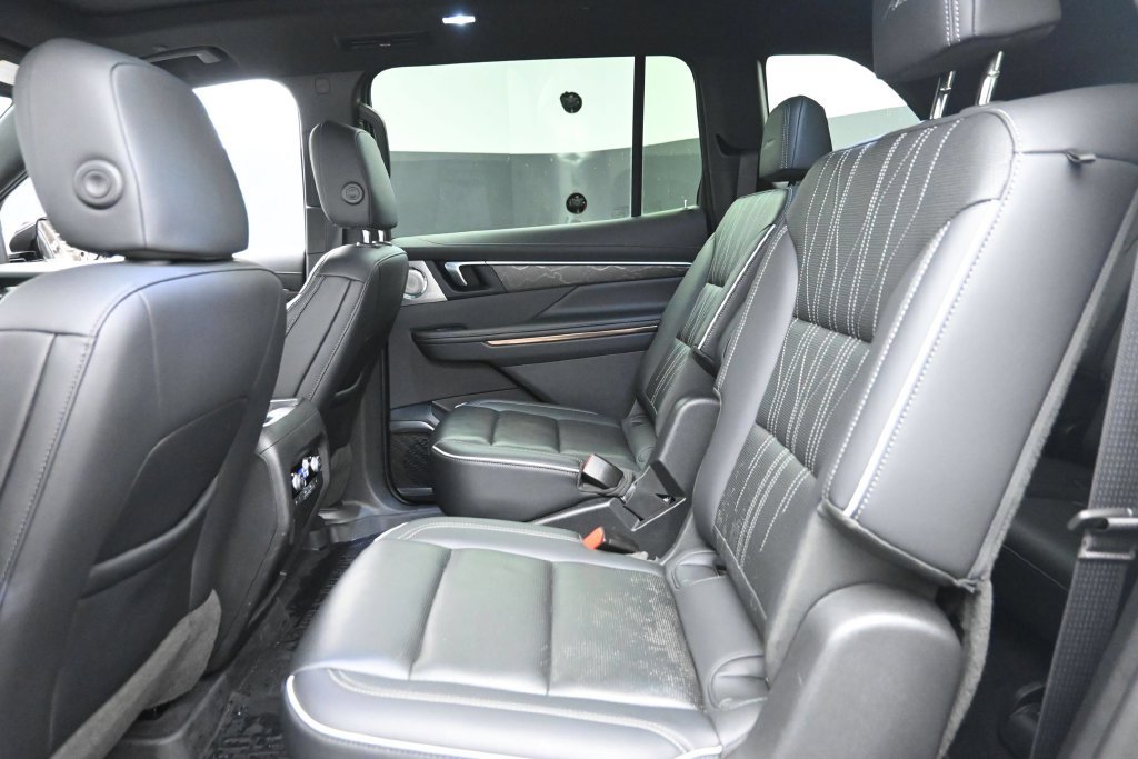 Used 2025 Buick Enclave Avenir w/ Super Cruise Package AWD/4WD image 14