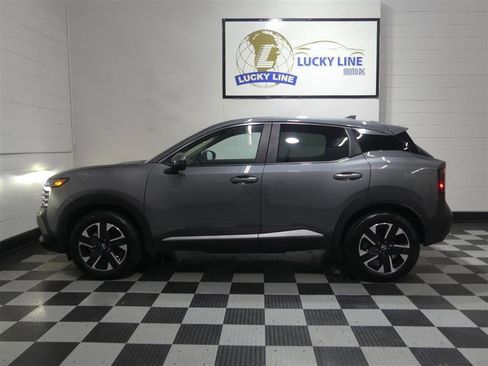 Used 2025 Nissan Kicks SV image 7