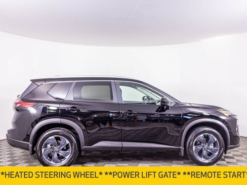 Used 2024 Nissan Rogue SV w/ SV Premium Package image 9