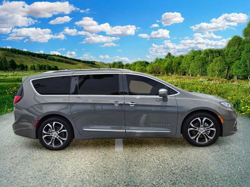 Certified 2022 Chrysler Pacifica Pinnacle FWD image 7