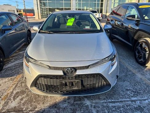 Used 2020 Toyota Corolla LE image 2